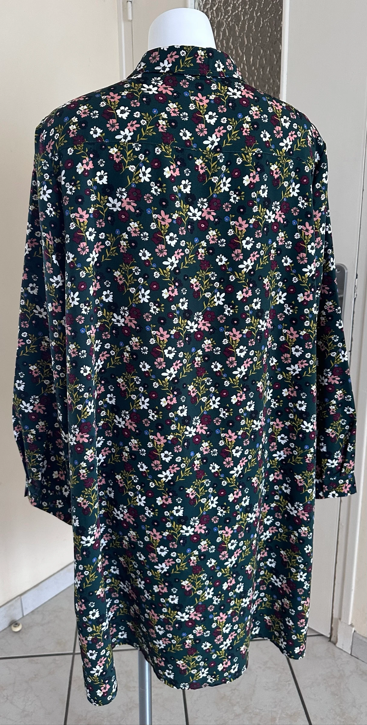 Vestido Floral Campo Fundo Verde Abotoado - Novo (T. XL / 44-46) – photo 14